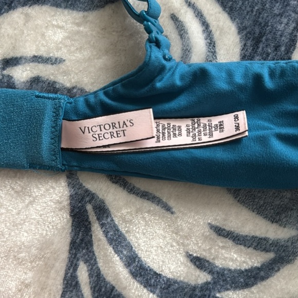 Victoria’s Secret 38C body by Victoria lined perfect coverage bra - Picture 8 of 9
